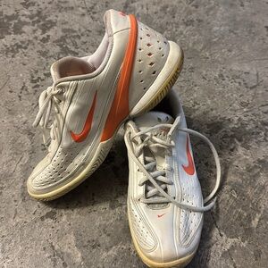 Nike women’s RARE nike 315221-181 size US 8